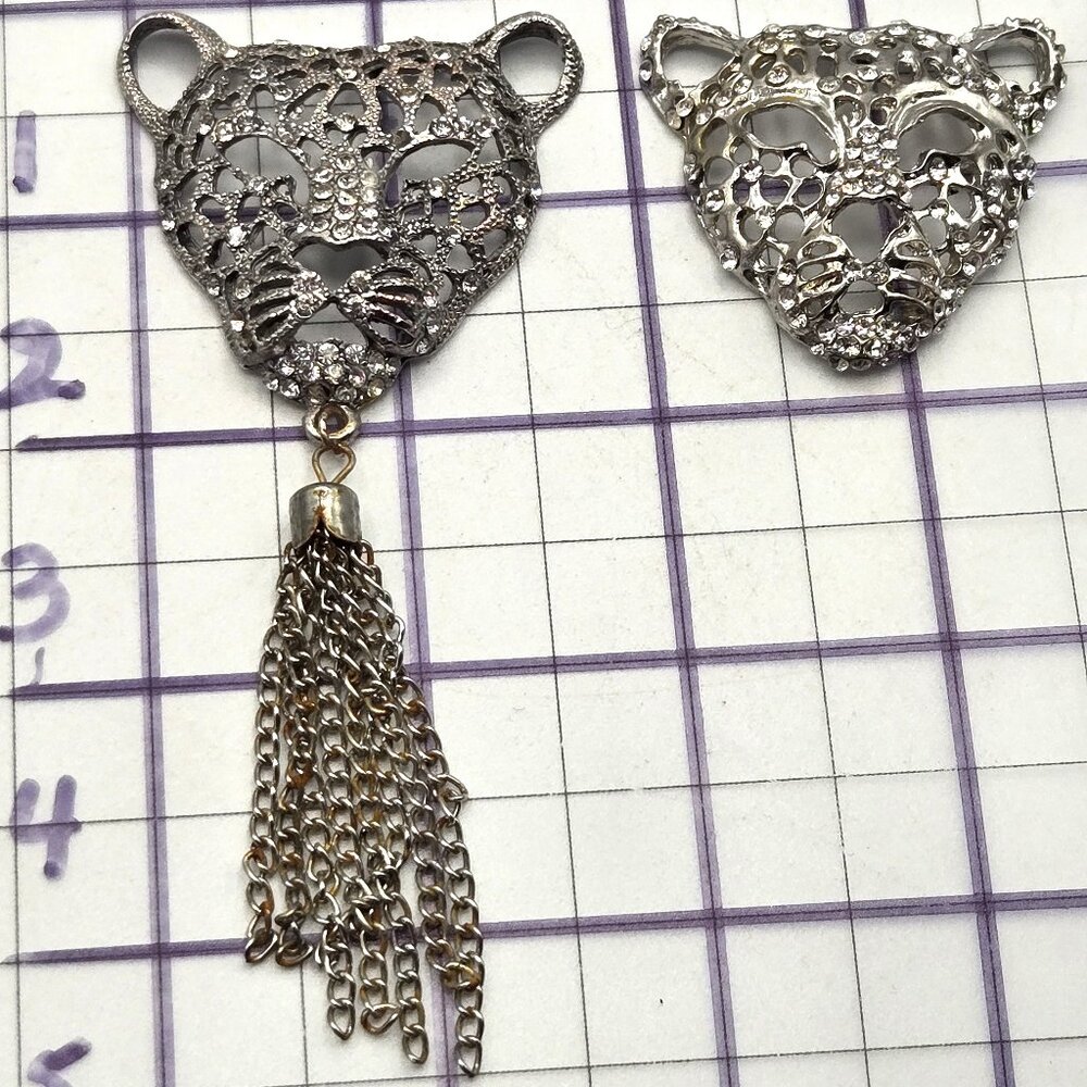 2 Leopard Cheetah Wild Cat Shinny Silver-Tone Metal Pendants - Picture 7 of 7